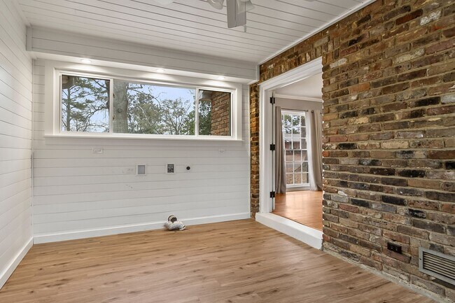 Building Photo - Druid Hills Charmer Available NOW!