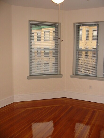 Building Photo - 52 Burbank St