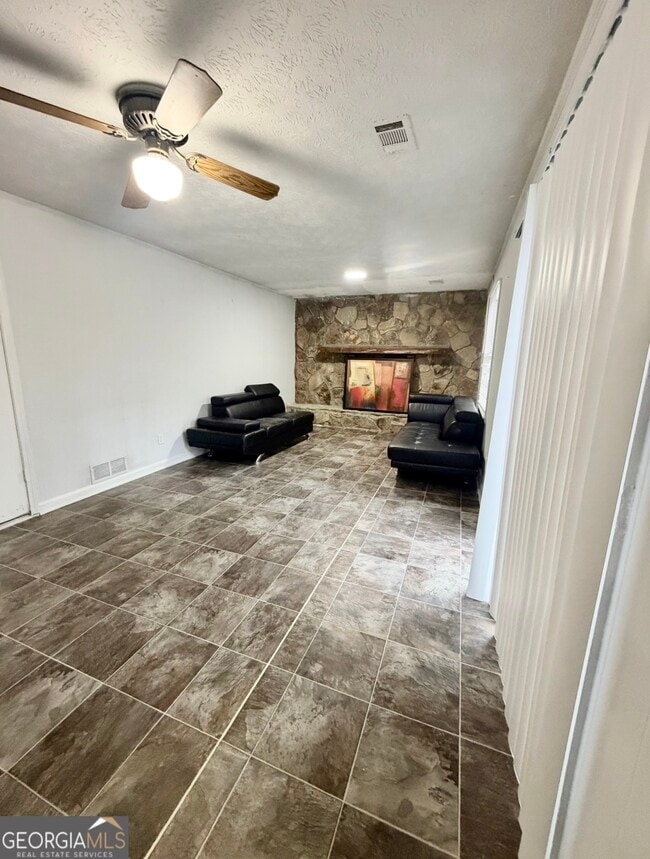 Building Photo - 975 Daisy Ct NW