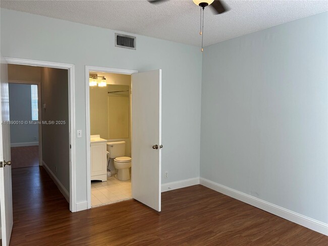 Building Photo - 11030 Tarpon Bay Ct
