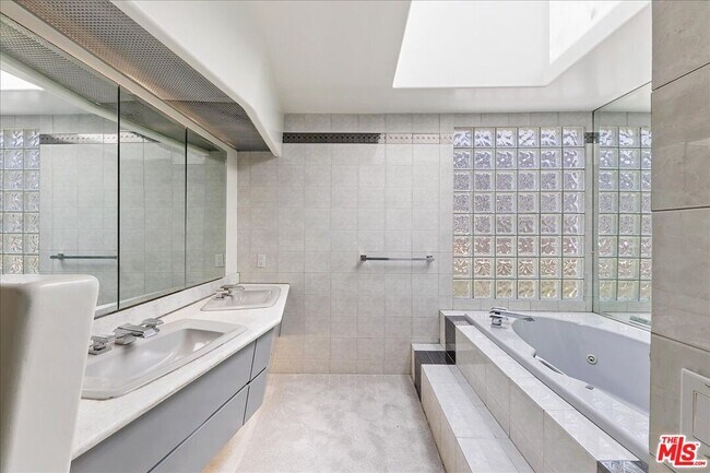 Building Photo - 18244 Coastline Dr