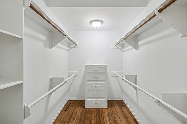 Building Photo - 10811 Hunters Forest Dr