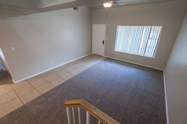 Building Photo - Spacious Updated Townhome in Downtown St. ...