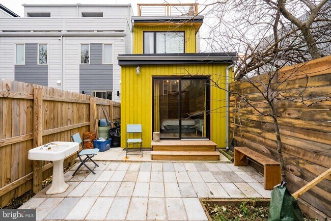 Building Photo - 1912 E Cumberland St