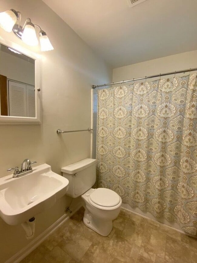 Building Photo - Clean 2 bedroom, 1 Bath Cayce Home