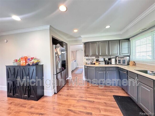 Building Photo - 5203 Forestdale Ct
