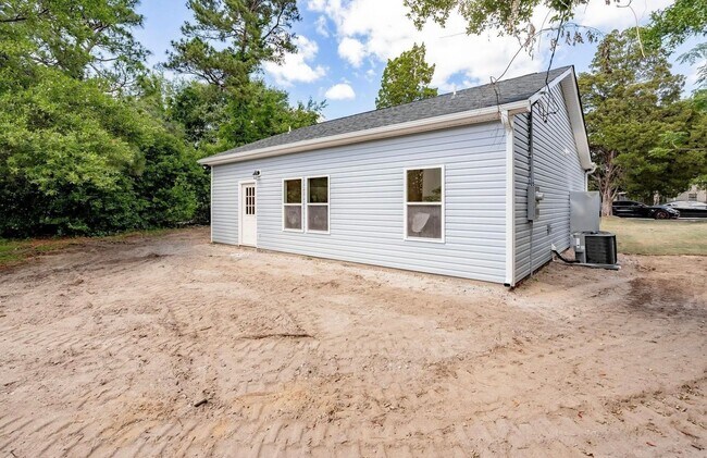 Building Photo - Newer 3 Bedroom, 2 Bath in North East Columbia- Available March 2026!