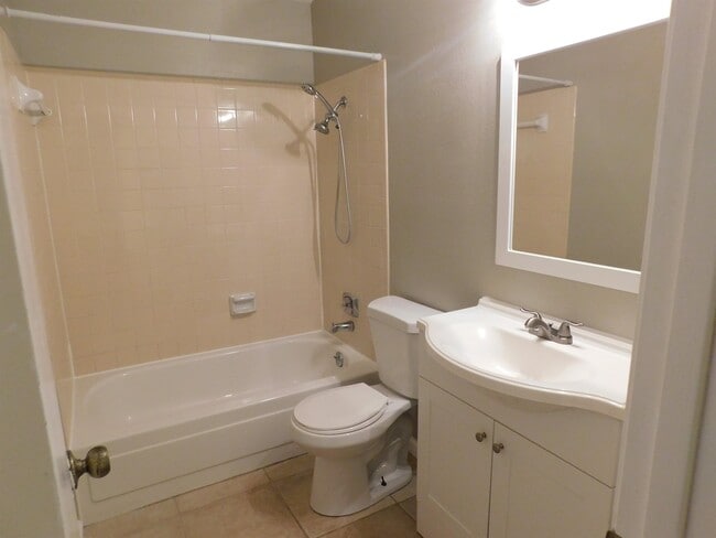 Building Photo - 110 Danielle Dr