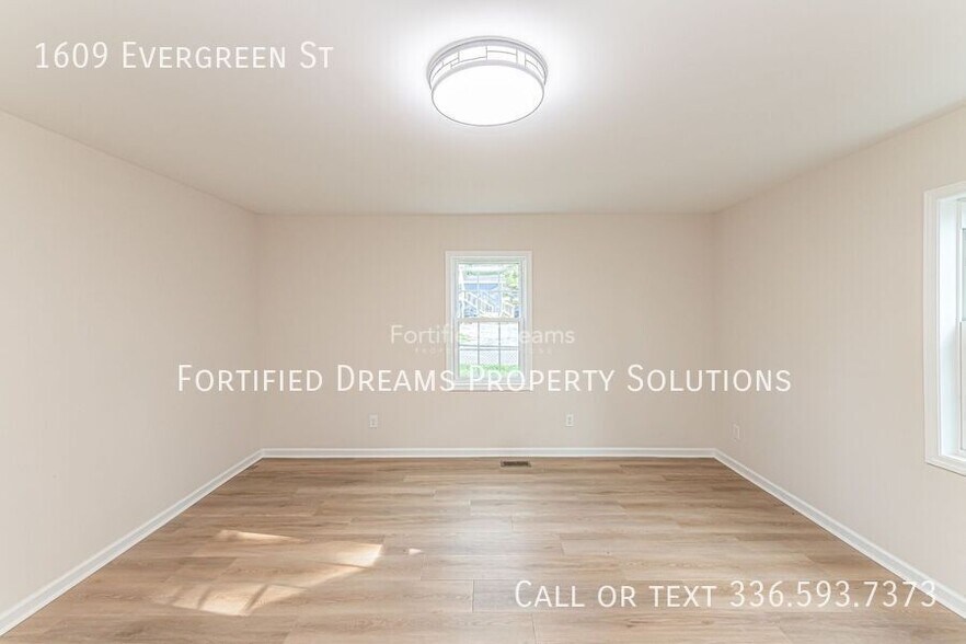 Building Photo - 1609 Evergreen St