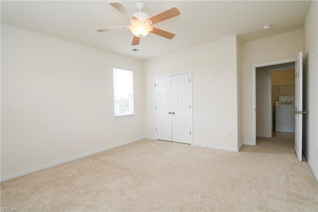 Building Photo - 622 Claire Ln