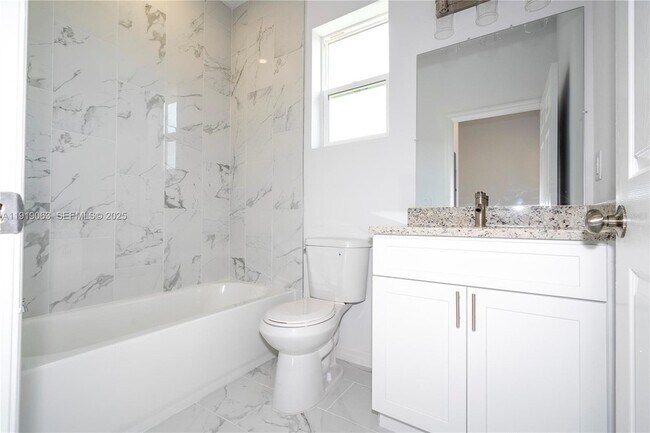 Building Photo - 833 Colville Dr