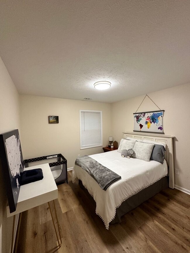 Building Photo - 1641 York Dr NW