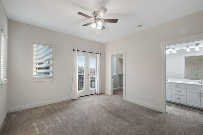 Building Photo - Modern Living in Downtown Nashville!