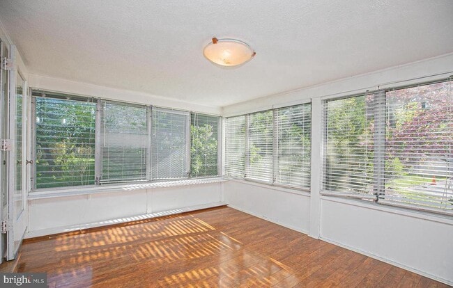 Building Photo - 526 Williams Rd