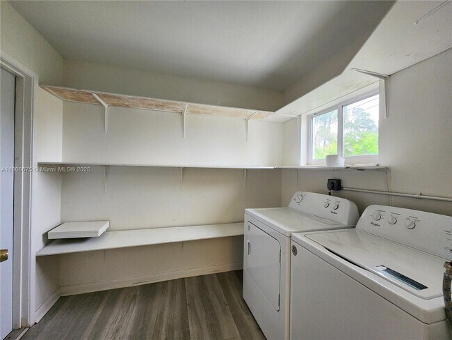 Building Photo - 1564 NW 31st Way