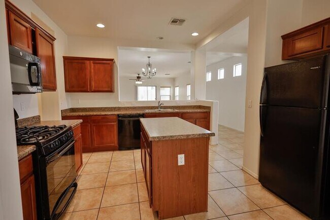 Building Photo - 831 W Calle Valenciana