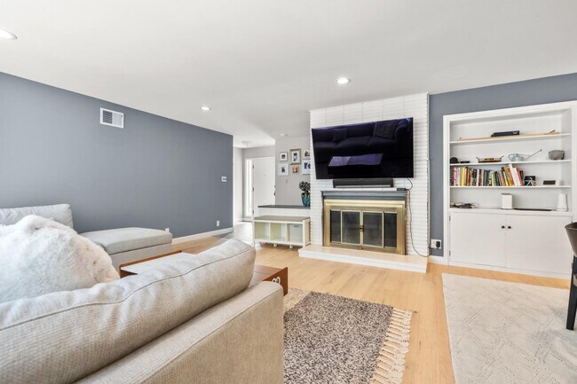 Building Photo - 1344 Camino Ramon