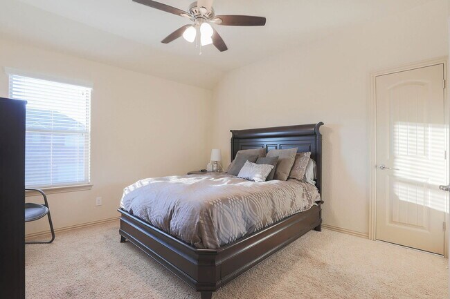 Building Photo - 2300 Dovetail St