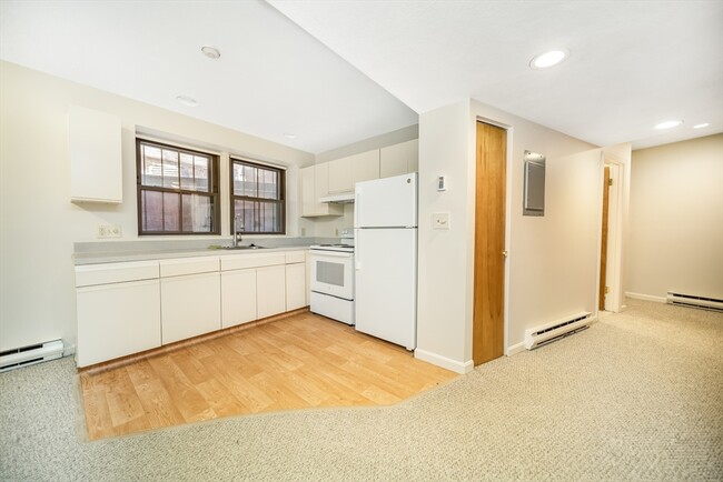 Building Photo - 26 Beacon St