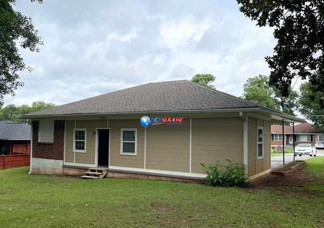 Building Photo - Newly RENOVATED ranch in Decatur