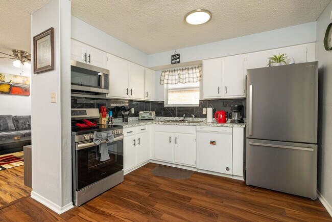 Building Photo - 2428 McAdoo Ln