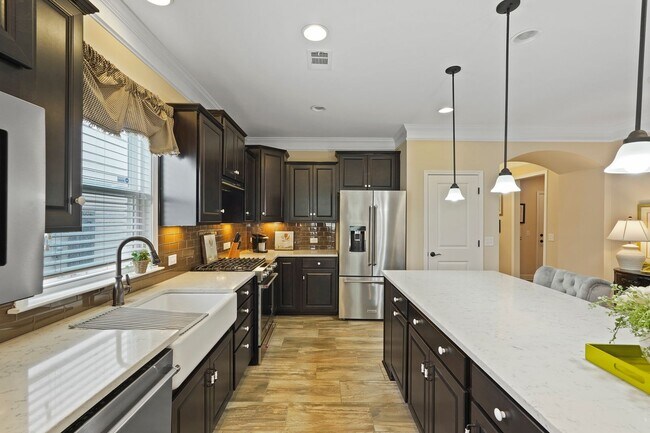 Building Photo - 10 Chicory Ct