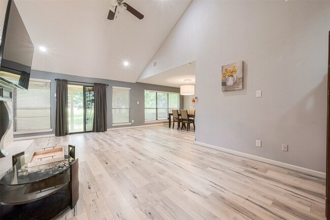 Building Photo - 1723 Rock Fence Dr