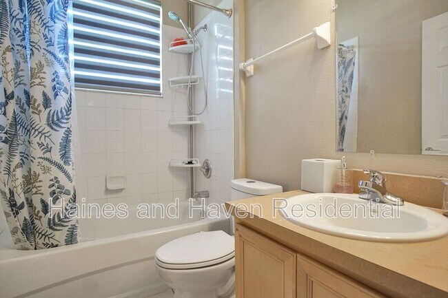 Building Photo - 546 Pineloch Dr