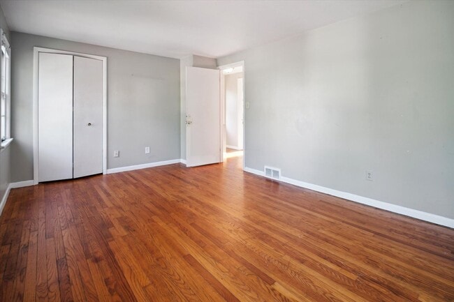 Building Photo - 1349 W 87th St