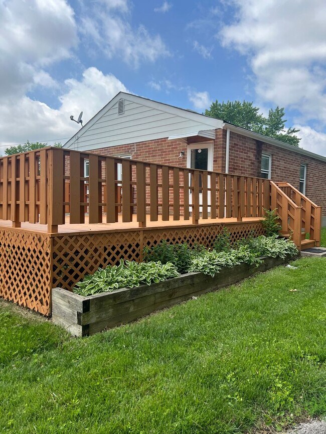 Building Photo - Beautifully Updated 3 Bedroom Home with Oversized Deck for Rent