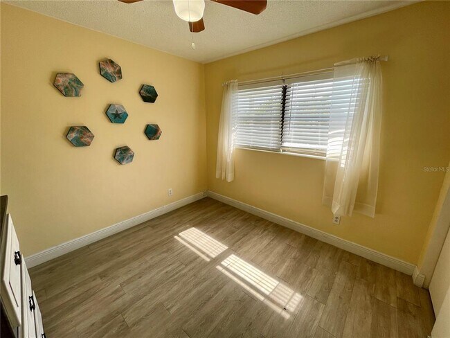 Building Photo - 309 Bryn Mawr Island