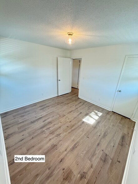 Building Photo - 214 Rosehill Dr