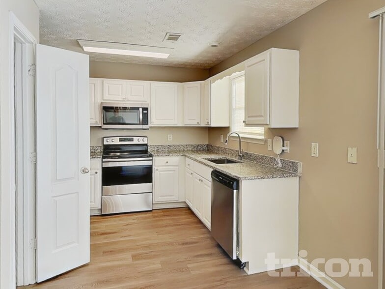 Building Photo - 1740 Formosa Ln