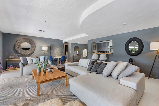 Building Photo - 5260 NE 17th Terrace