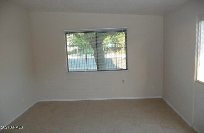 Building Photo - 7110 N 68th Ave