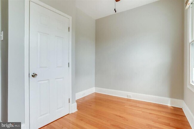 Building Photo - 1417 G St NE