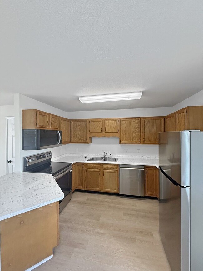 Building Photo - 6012 Castleford Dr