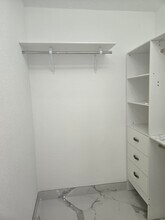 Building Photo - 716 Truman St