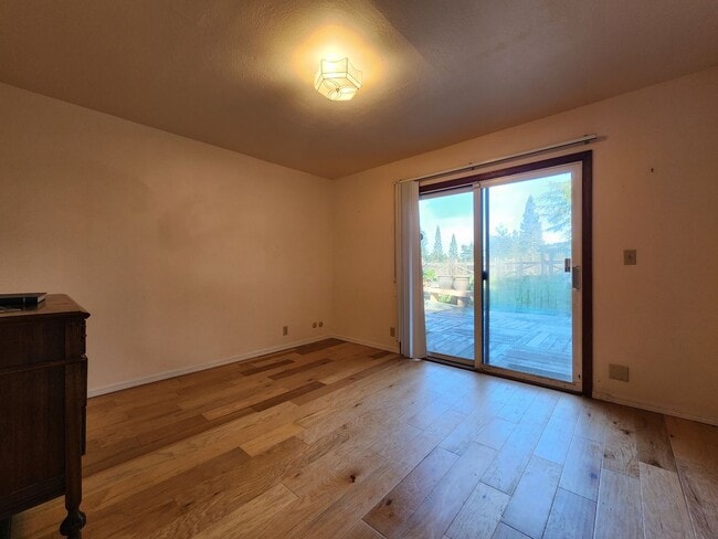 Building Photo - Country Property in Sebastopol