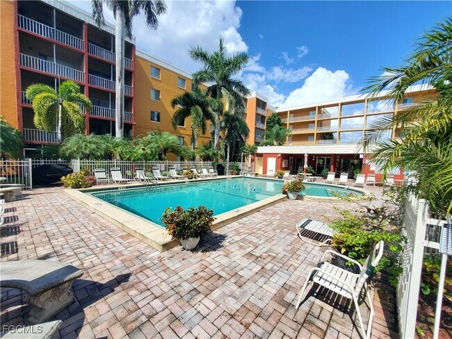 Building Photo - 2366 E Mall Dr