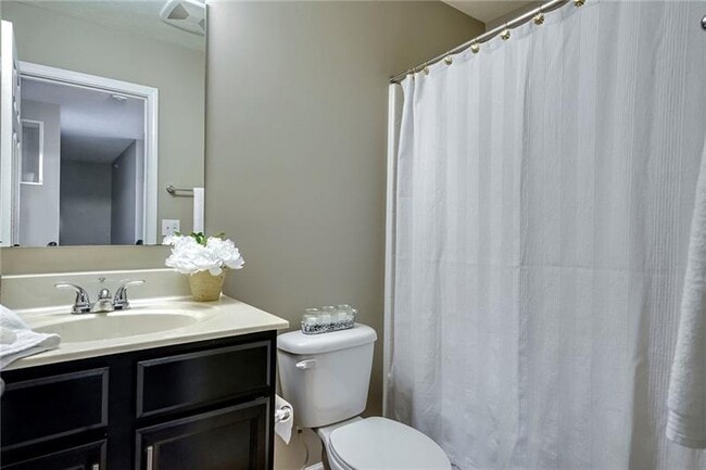 Building Photo - 512 Isabella Ct