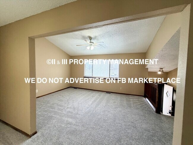 Building Photo - 1424 E Mart-Way Cir