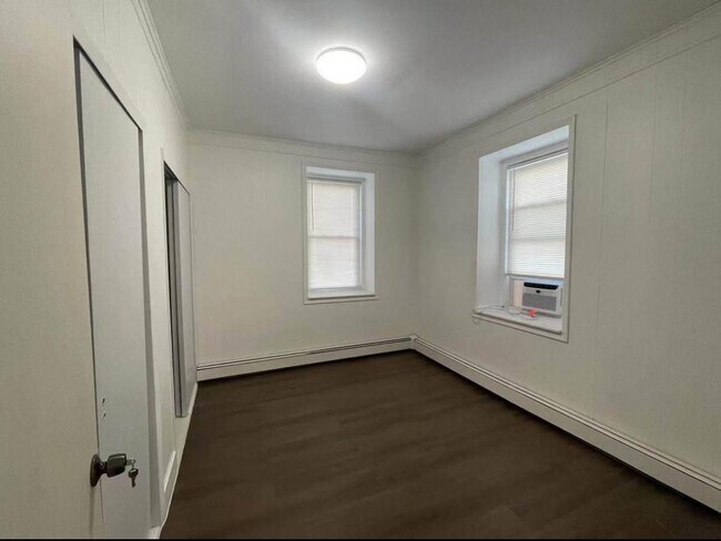 Building Photo - 11-13-13 123rd St