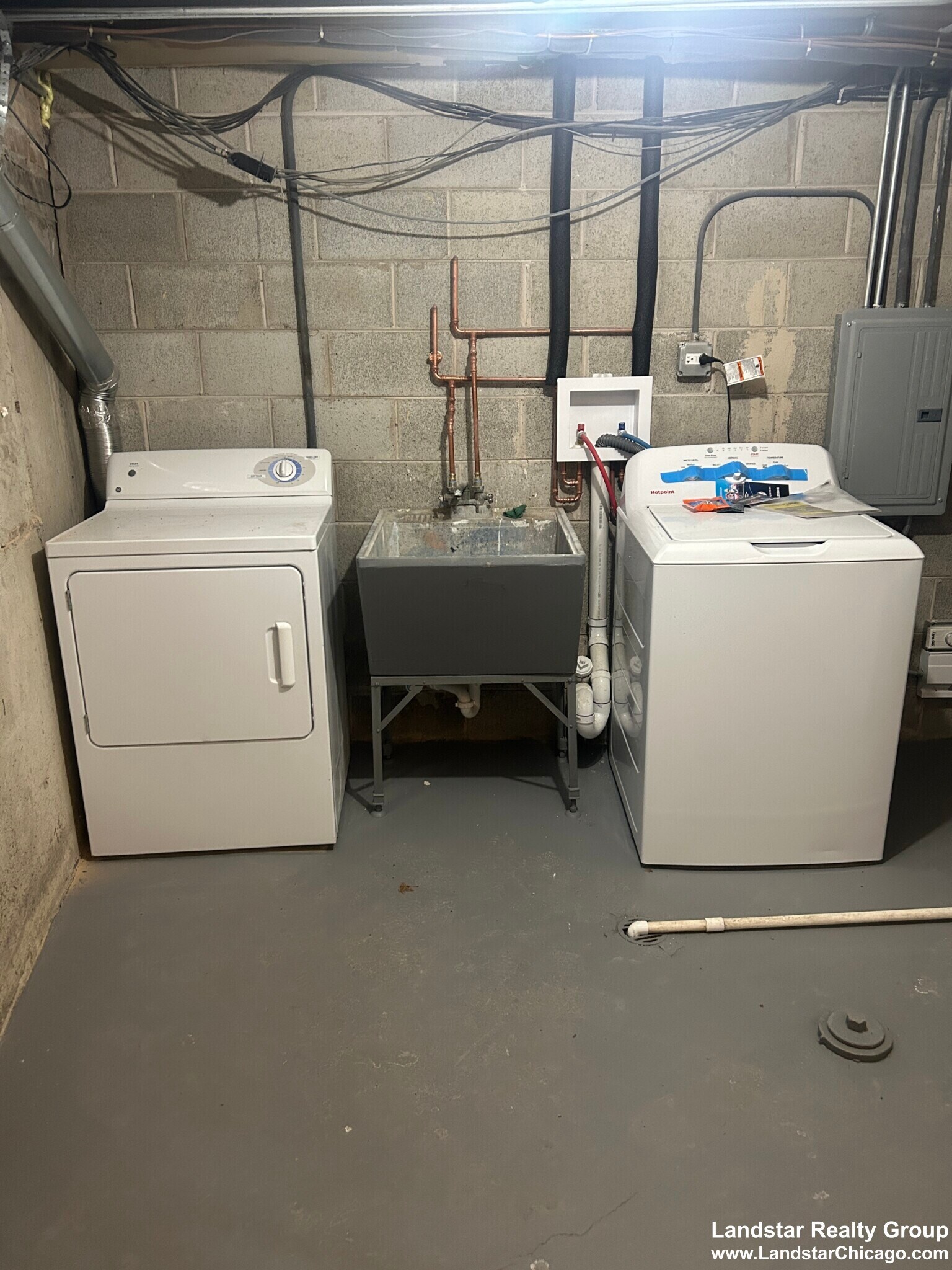 Building Photo - 1990 Sheridan Rd