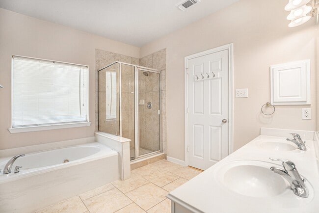 Building Photo - 2517 Flycatcher Cove Dr