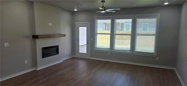 Building Photo - 5906 SW Coywolf St