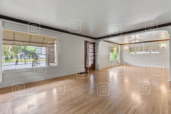 Building Photo - 808 E Mission Ave