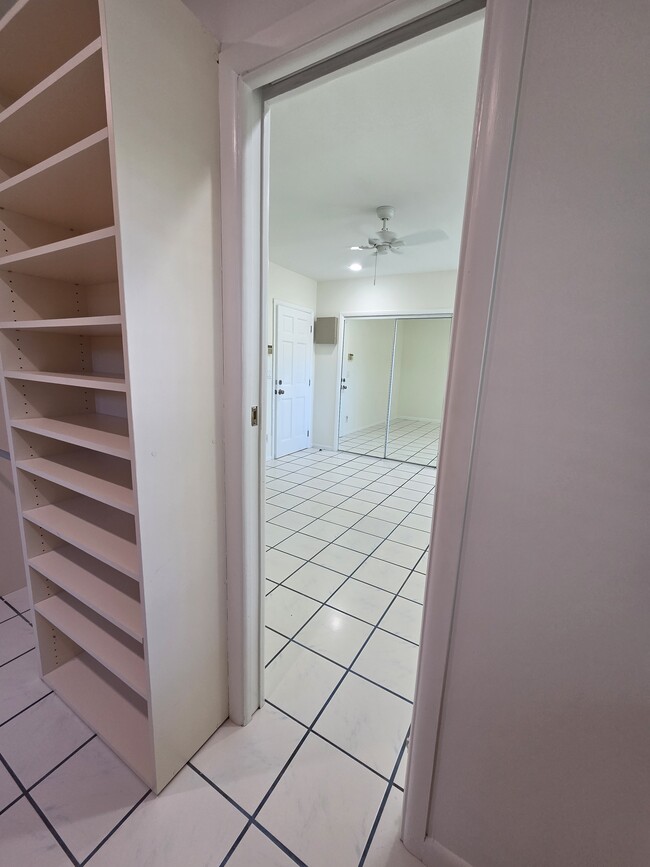 Building Photo - 1008 Macy St