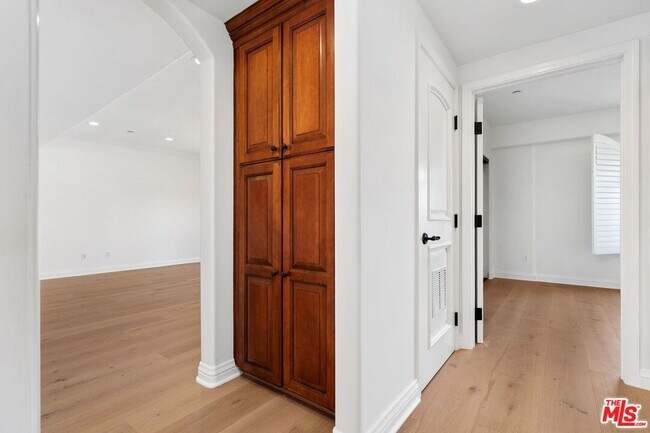 Building Photo - 1821 Fairburn Ave