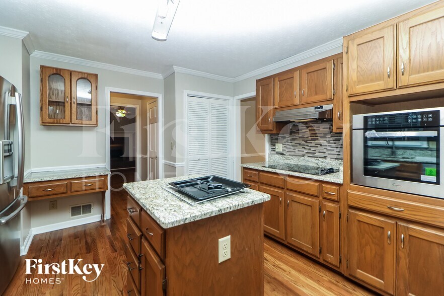 Building Photo - 205 Timber Oak Cove